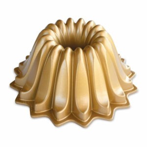 Forma na bábovku ve zlaté barvě Nordic Ware Lotus