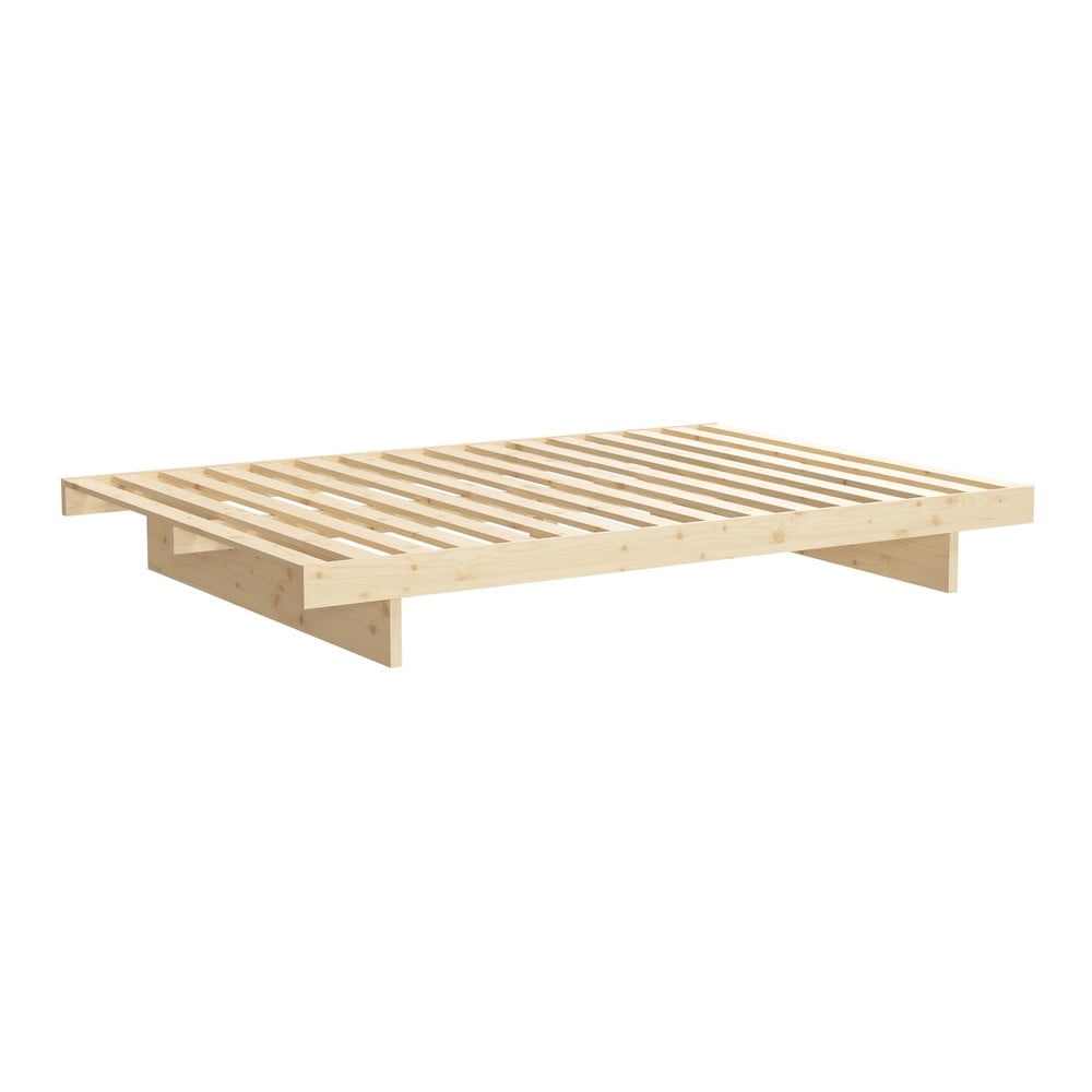 Dvoulůžková postel z borovicového dřeva 160x200 cm – Karup Design